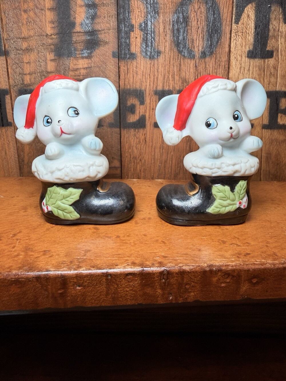 Vintage HOMCO Christmas Mouse Pair Santa Hats In Black Boots. #8903
